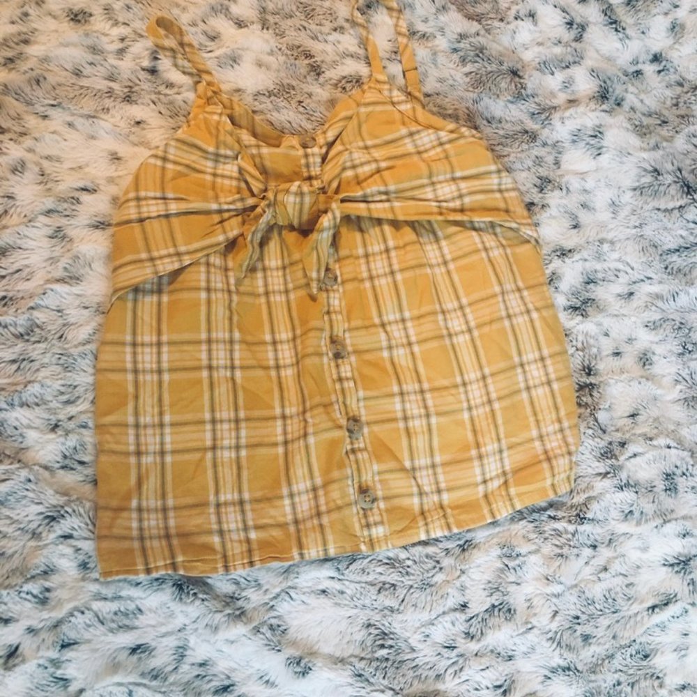 Cropped straped yellow shirt